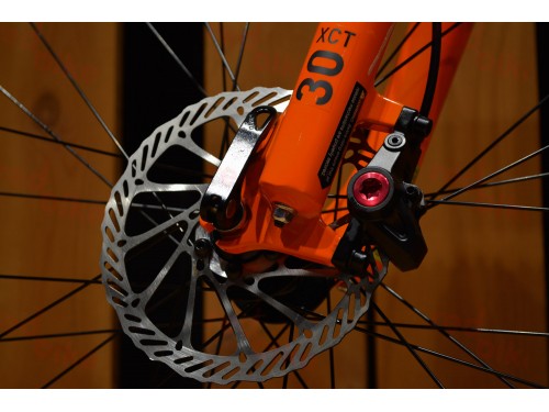 cube-aim-race-2022-silver-orange-redbike-catalog-17.jpg