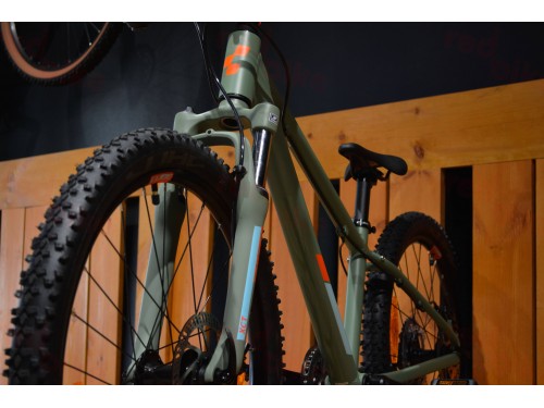 detskii-velosiped-cube-acid-240-disc-green-orange-catalog-redbike11.JPG