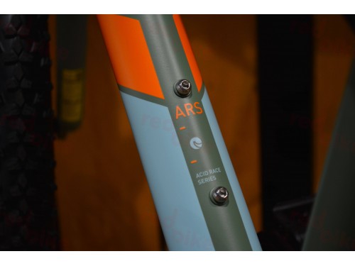 detskii-velosiped-cube-acid-240-disc-green-orange-catalog-redbike12.JPG