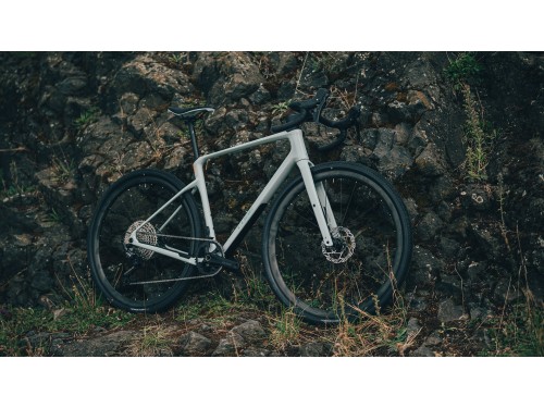 velosiped-graviinii-cube-nuroad-c62-one-2027-hintofmint-n-green-11.jpg