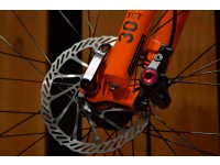 Eo_cube-aim-race-2022-silver-orange-redbike-catalog-17.jpg